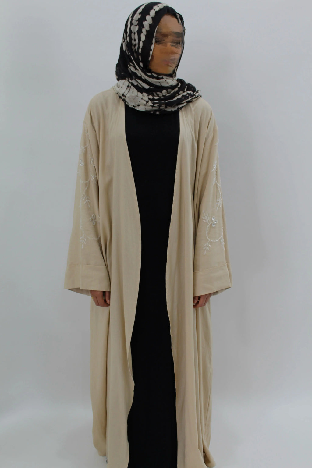 Beaded abaya sleeve in beige 